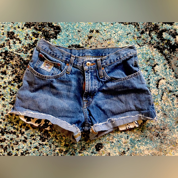 Peek-a-boo Pocket Cinch Cutoff Jean Shorts - Picture 1 of 8